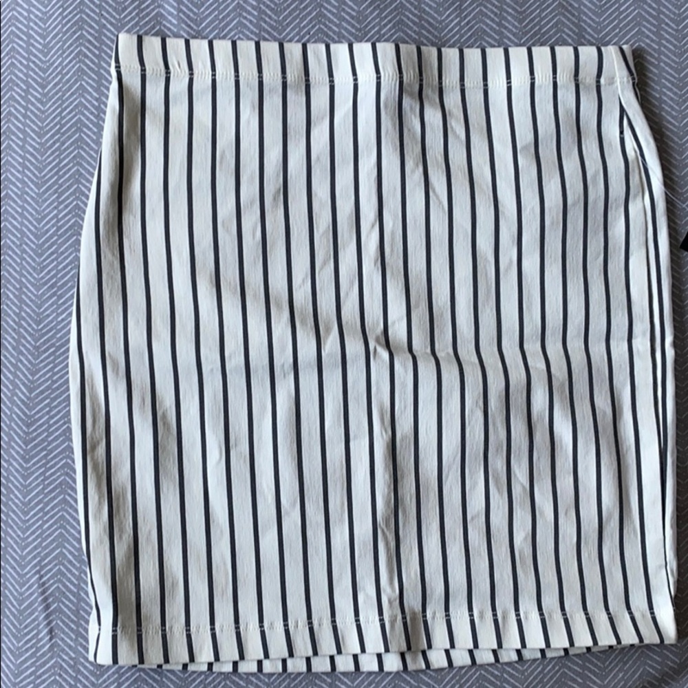 White with grey stripes mini skirt